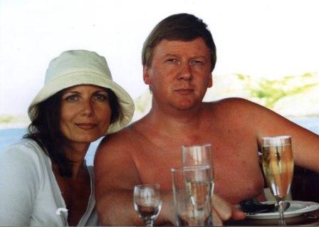 Чубайс без одежды и с женщиной